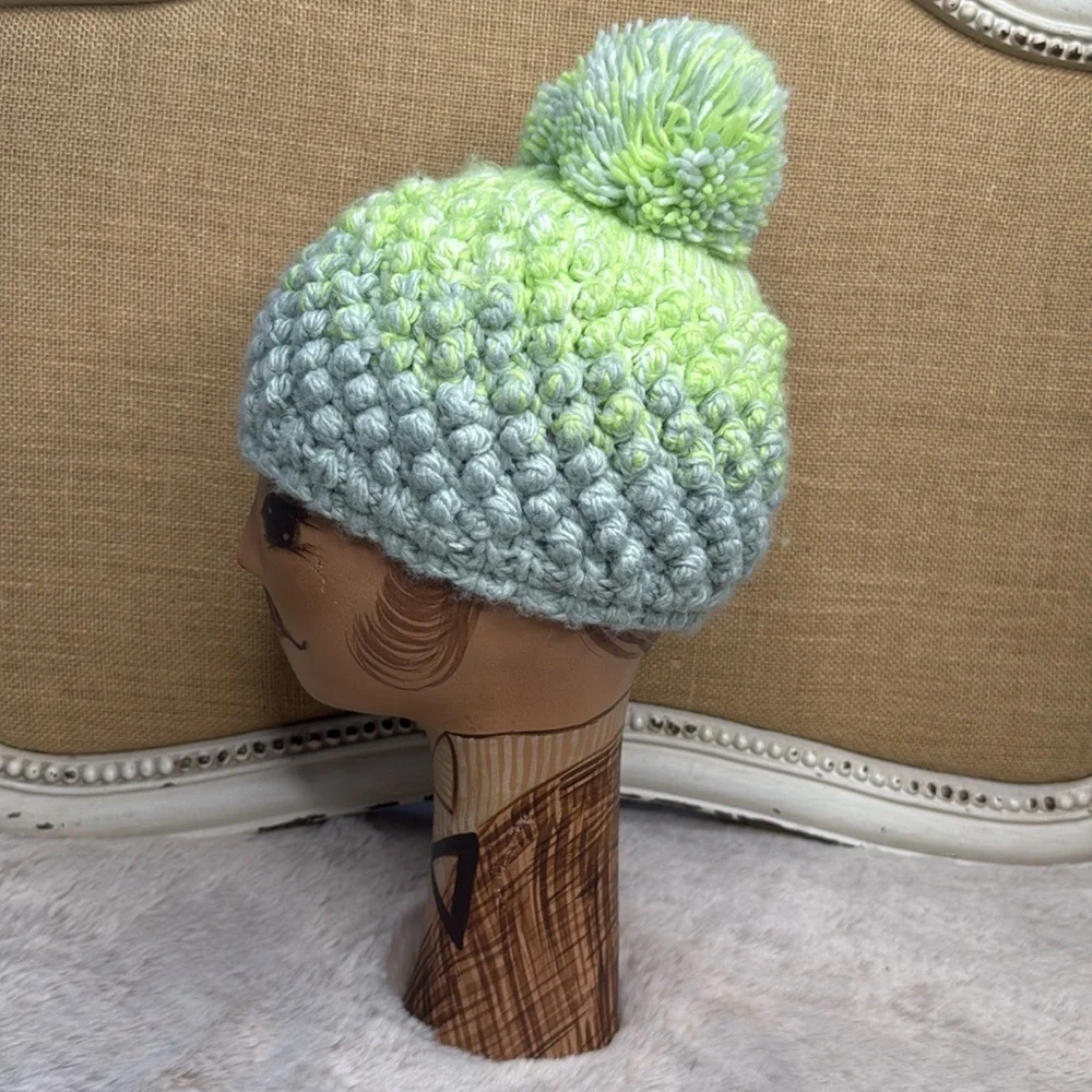 Spyder | GIRLS BRRR BERRY POM BEANIE, in Wintergreen, NWT
